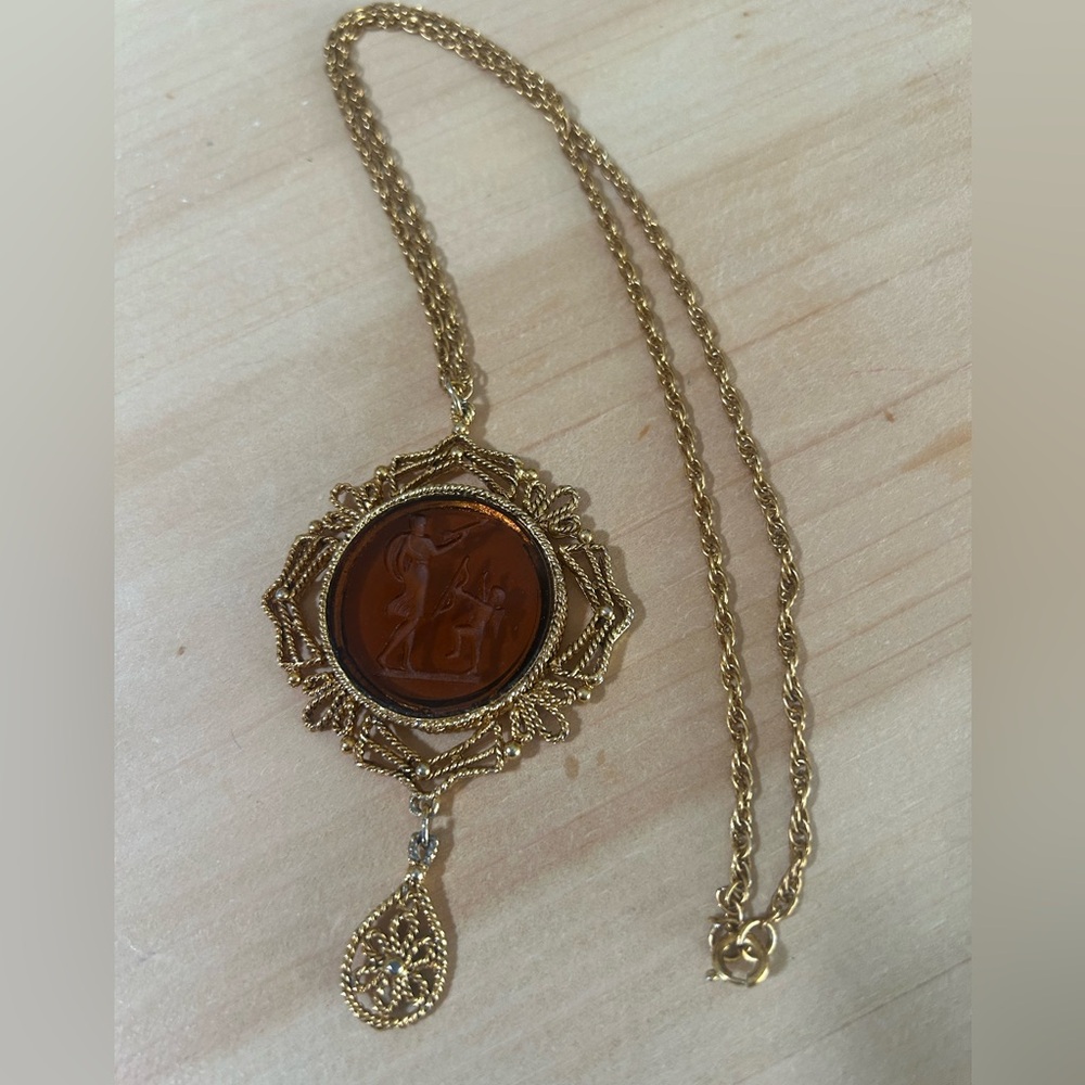 Vintage Gold Cameo Pendant Necklace